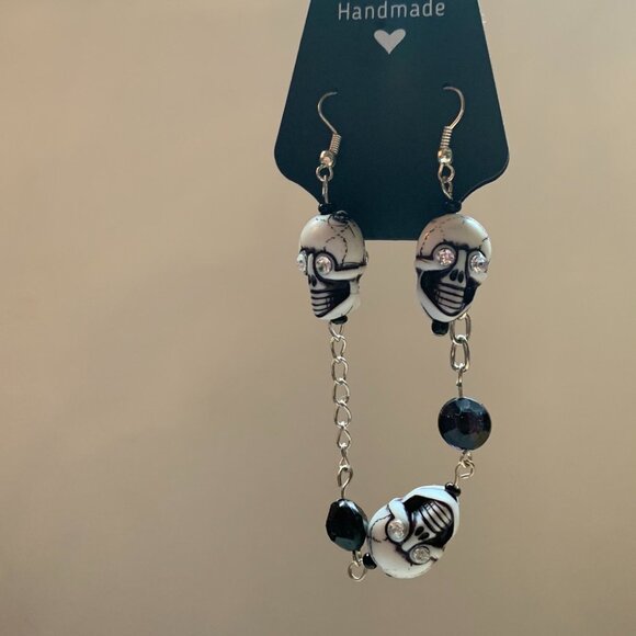 🖤 Handmade Skull Bracelet & Earrings Set - Black & White - Picture 9 of 10